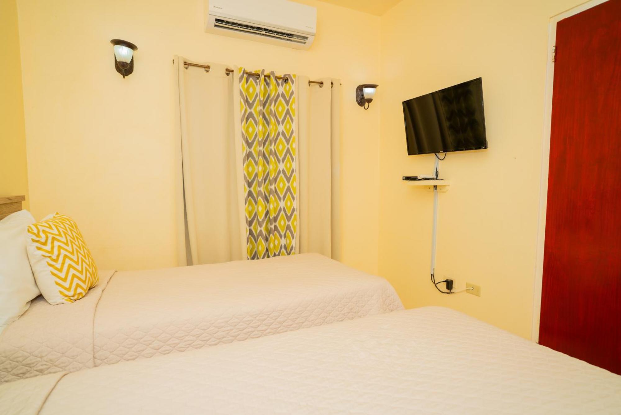 Connie's Comfort Suites St. John's Extérieur photo