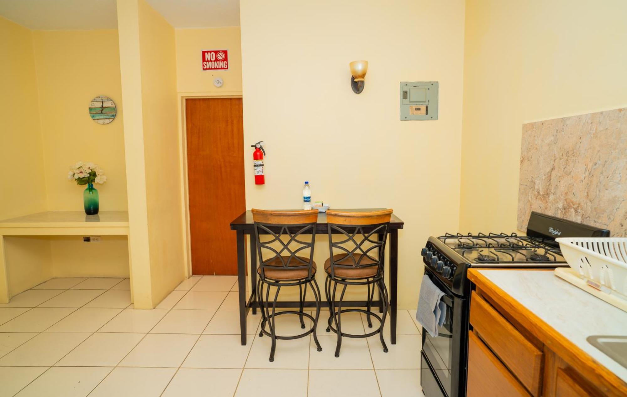 Connie's Comfort Suites St. John's Extérieur photo
