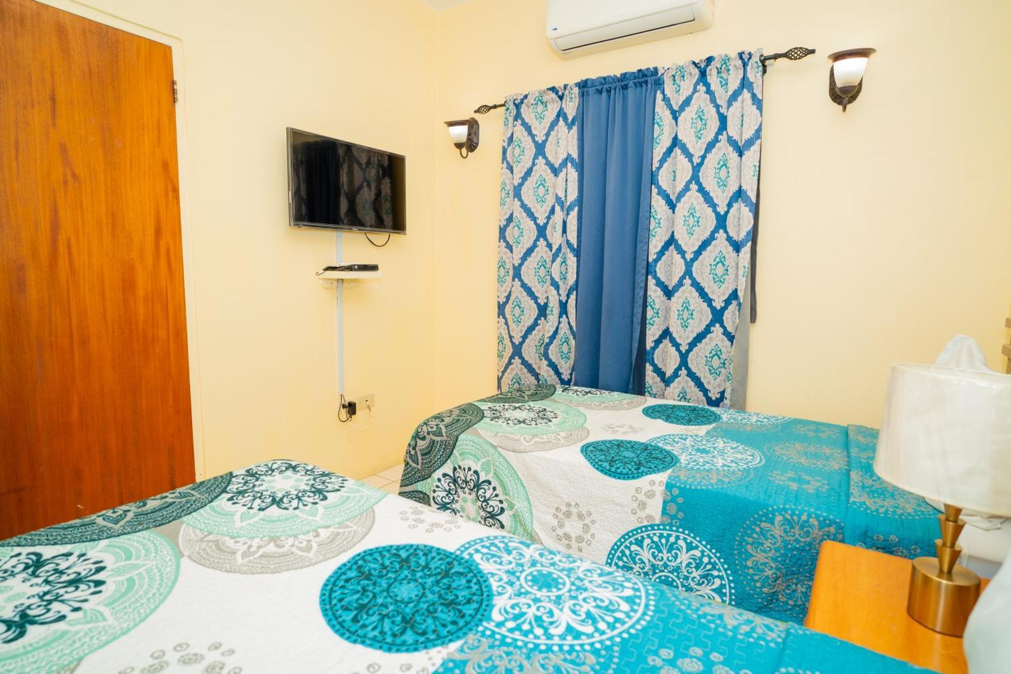 Connie's Comfort Suites St. John's Extérieur photo