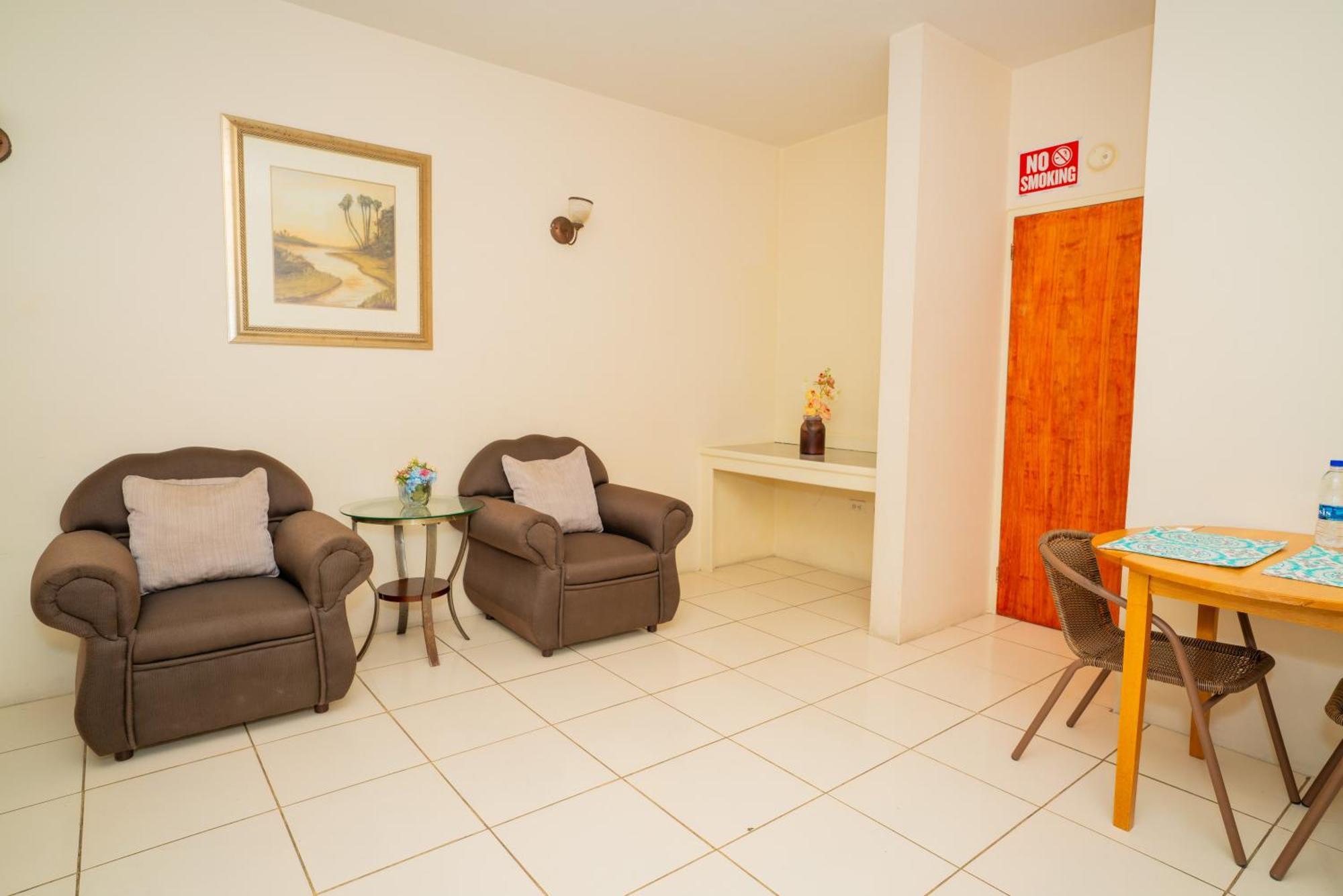 Connie's Comfort Suites St. John's Extérieur photo